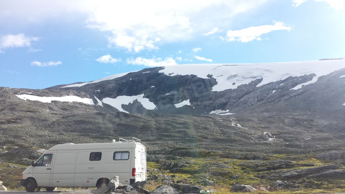 Camping car vers glacier en Norvège