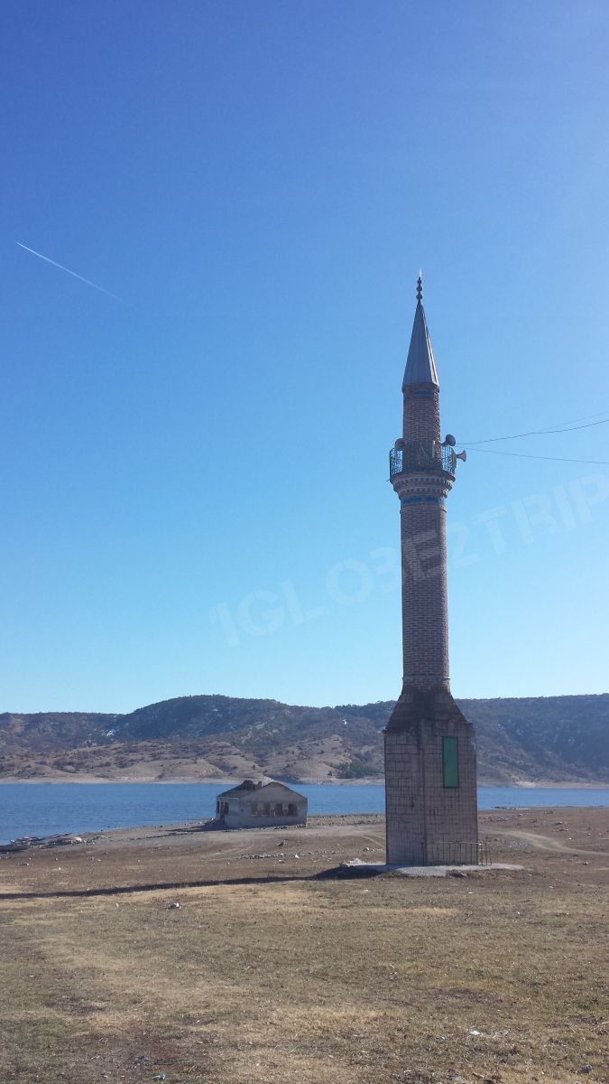 Loin du tourisme de masse dans le village de Sofça, au bord du lac.