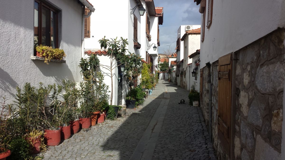 Sigacik, un charmant petit village historique aux rues étroites.