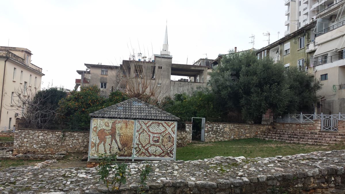 Synagogue et mosquée à Saranda en Albanie