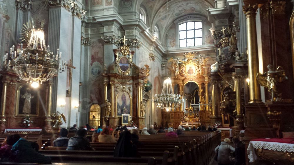 Au coeur d'une église à Varsovie