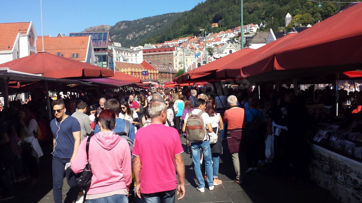 Se promener à Bergen et manger au réputé marché de poissons.