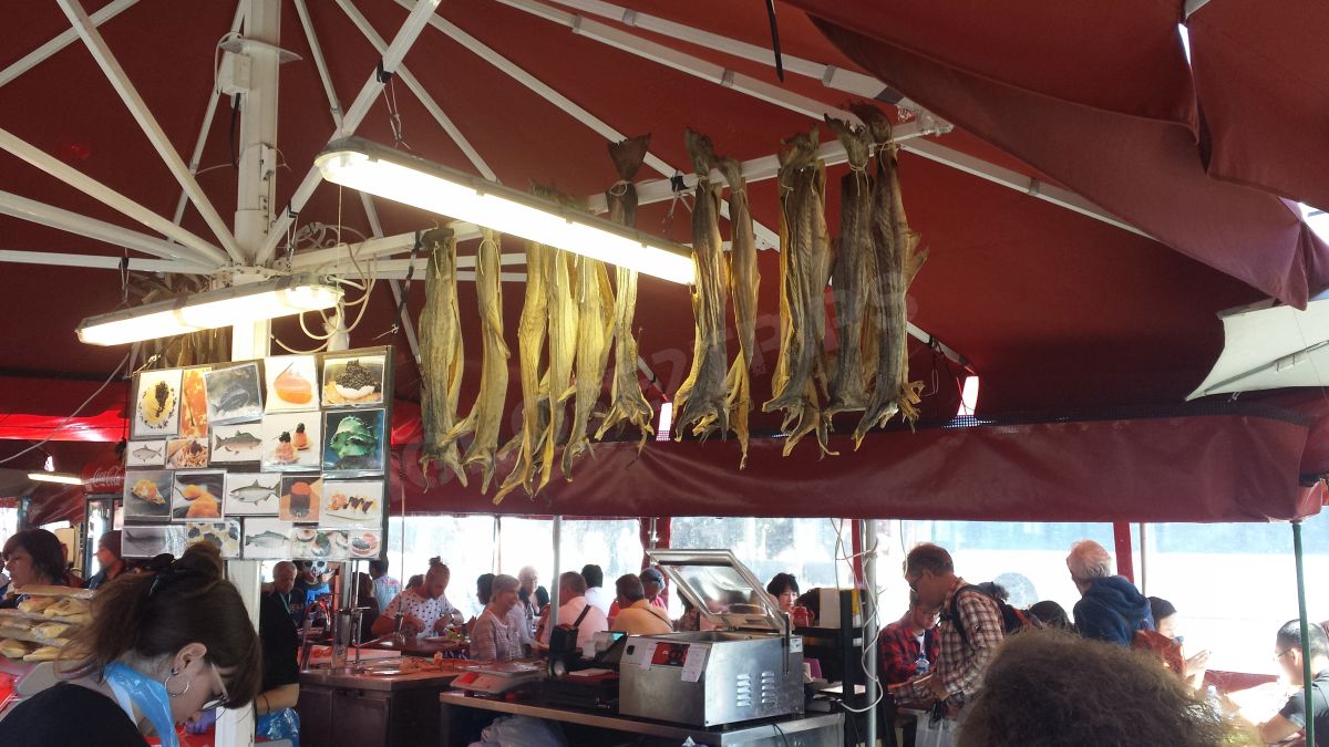 Se promener à Bergen et manger au réputé marché de poissons.