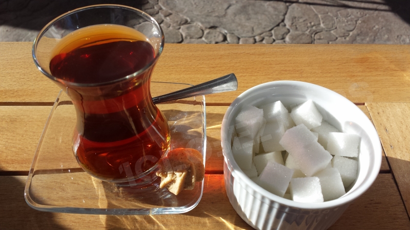 La boisson nationale en Turquie : le thé.