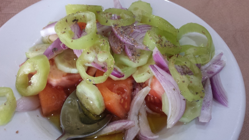 Une salade grecque.