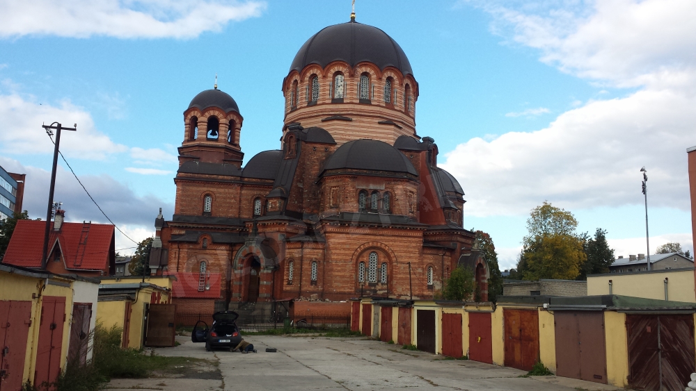 Au nord-est de l'Estonie, nous avons fait connaissance avec Narva à la fontière avec la Russie. La principale religion en Estonie est la religion orthodoxe.